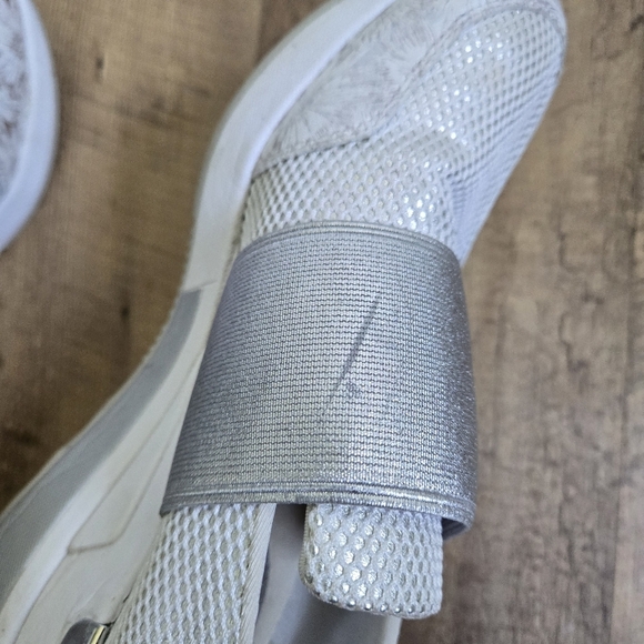 Michael Kors Women's 7m White Slip-On Sneakers - Picture 10 of 11